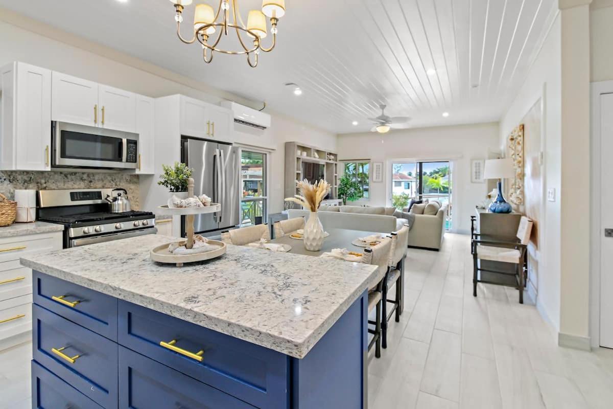 Gasthuis New Luxe Caribbean In The Bahamas With Canal Access!